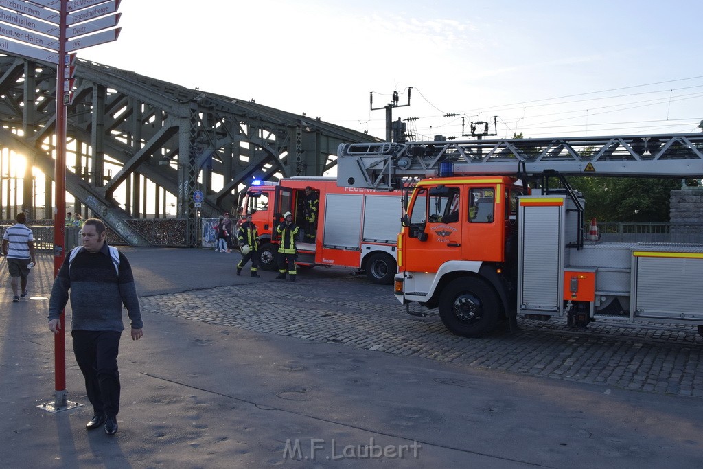 Zug 1 Koeln Deutz Hohenzollernbruecke Rich Rechtsrheinisch P01.JPG - Miklos Laubert